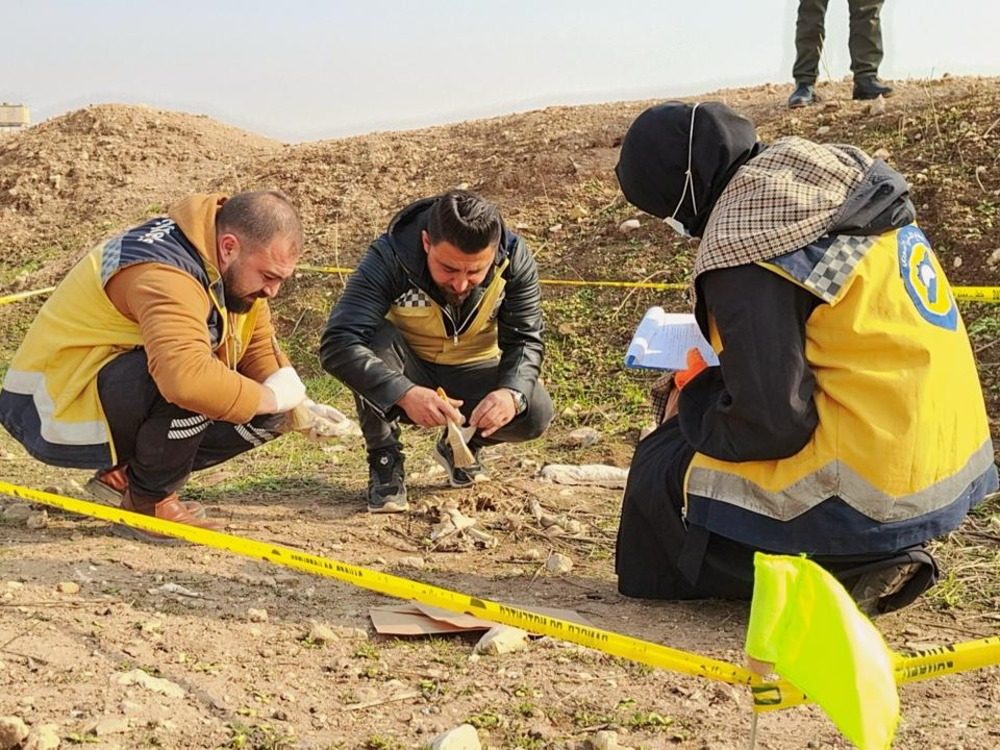 الدفاع المدني يستجيب لثلاثة بلاغات بوجود رفات بشرية في حمص وحماة