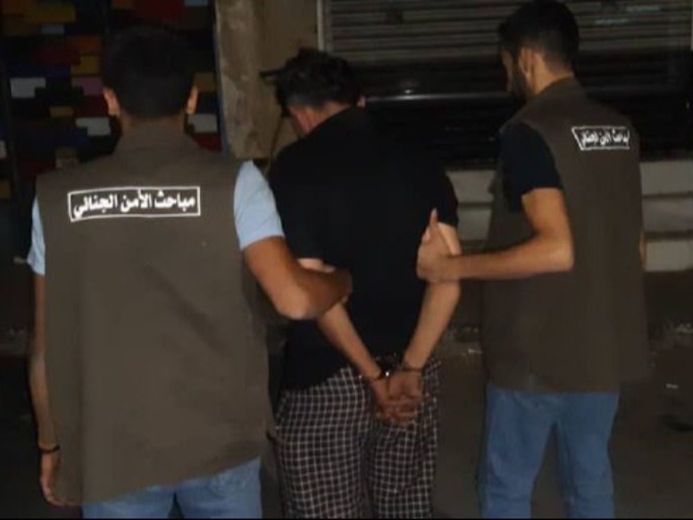 مصدر أمني للإخبارية: القبض على متورطين بمحاولة إخراج موقوفين وتزوير جوازات في دمشق