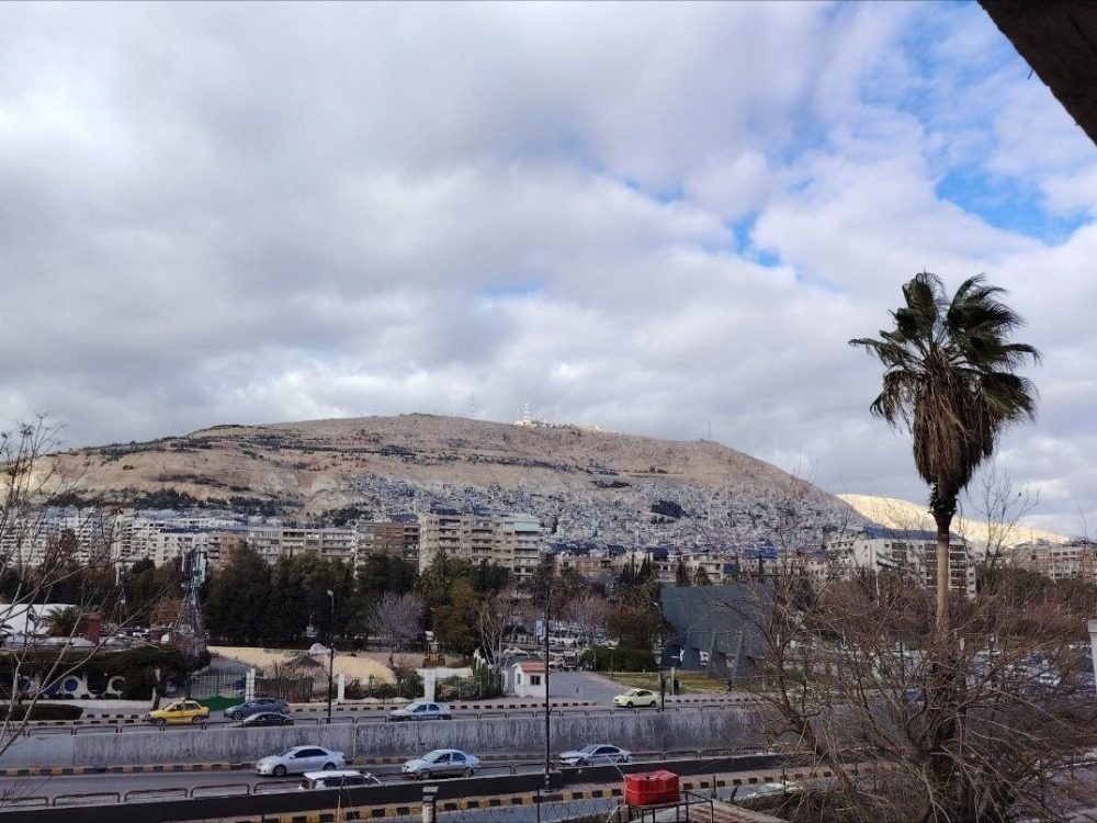 الجو بين الصحو والغائم جزئياً ومنخفض جوي غداً