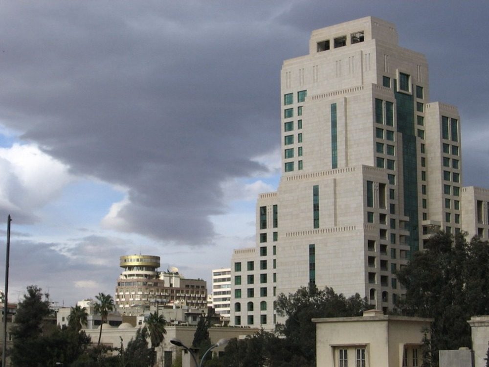 درجات الحرارة توالي انخفاضها وهطولات مطرية غزيرة على بعض المناطق