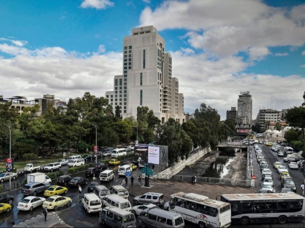 أجواء خريفية مستقرة اليوم ومنخفض جوي يبدأ مساء الغد