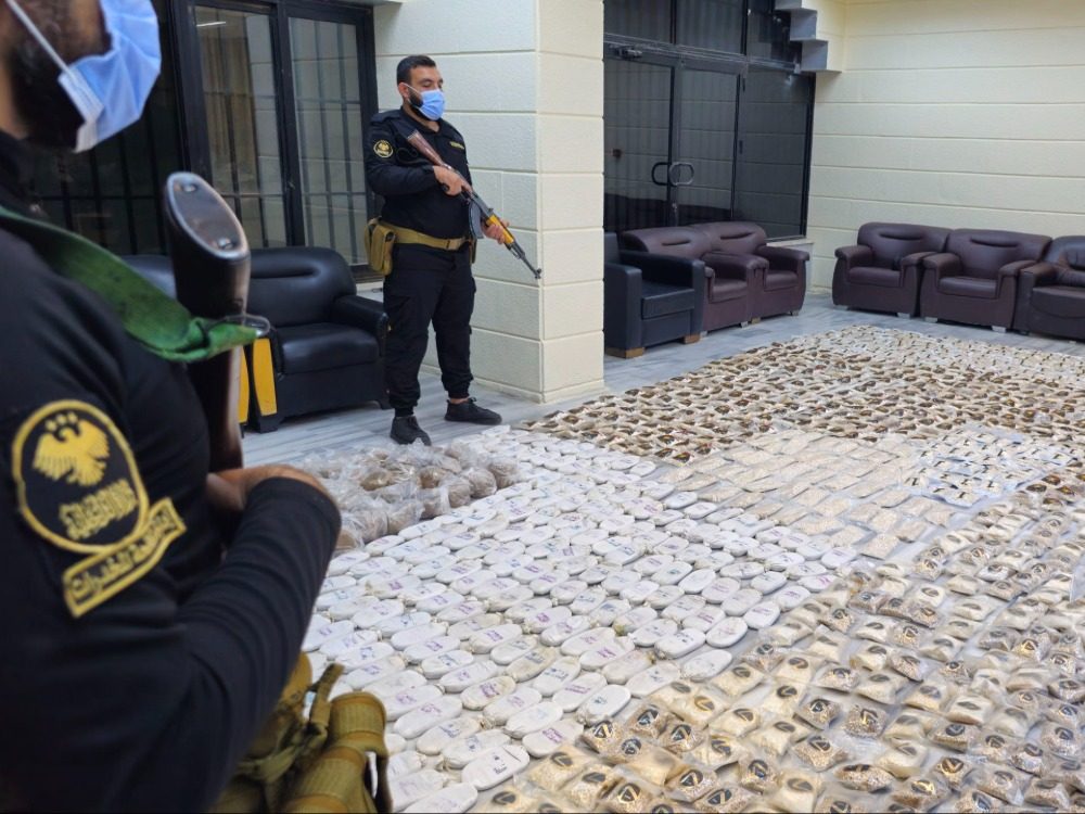 Drug Control بتنسيق مشترك مع العراق.. مكافحة المخدرات تضبط أكثر من مليون حبة كبتاغون و108 كيلوغرامات من الحشيش