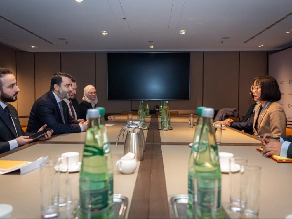 وزير الخارجية يبحث مع رئيسة المحكمة الجنائية الدولية ملف محاسبة المجرم بشار الأسد