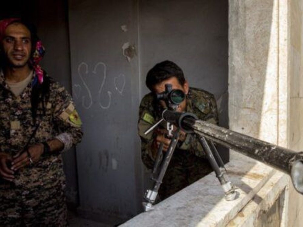 مصادر محلية للإخبارية: حملة اعتقالات لقسد وعمليات قنص تقتل شاباً وطفلة بالحسكة