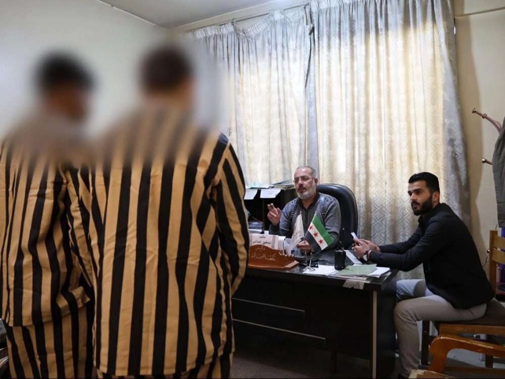 الأمن الداخلي يقبض على شبكة إجرامية بحمص ويسترد مبلغاً مالياً مسروقاً في اللاذقية