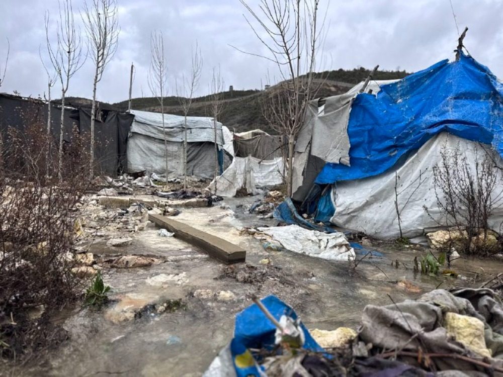 محافظ حلب يوجّه بتجهيز أماكن سكن لإيواء أهالي المخيمات المتضرّرين جراء السيول