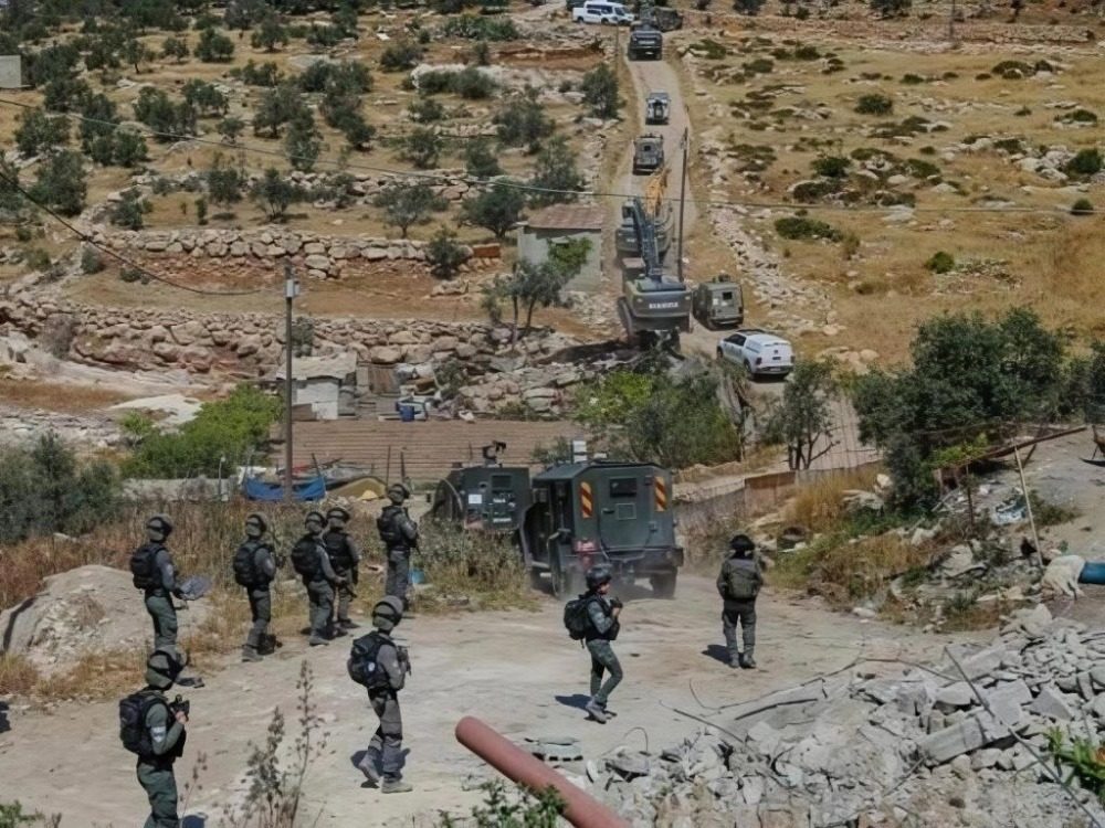 الاحتلال الإسرائيلي يتوغل في قرية معلقة بريف القنيطرة باستخدام دبابات وجرافات