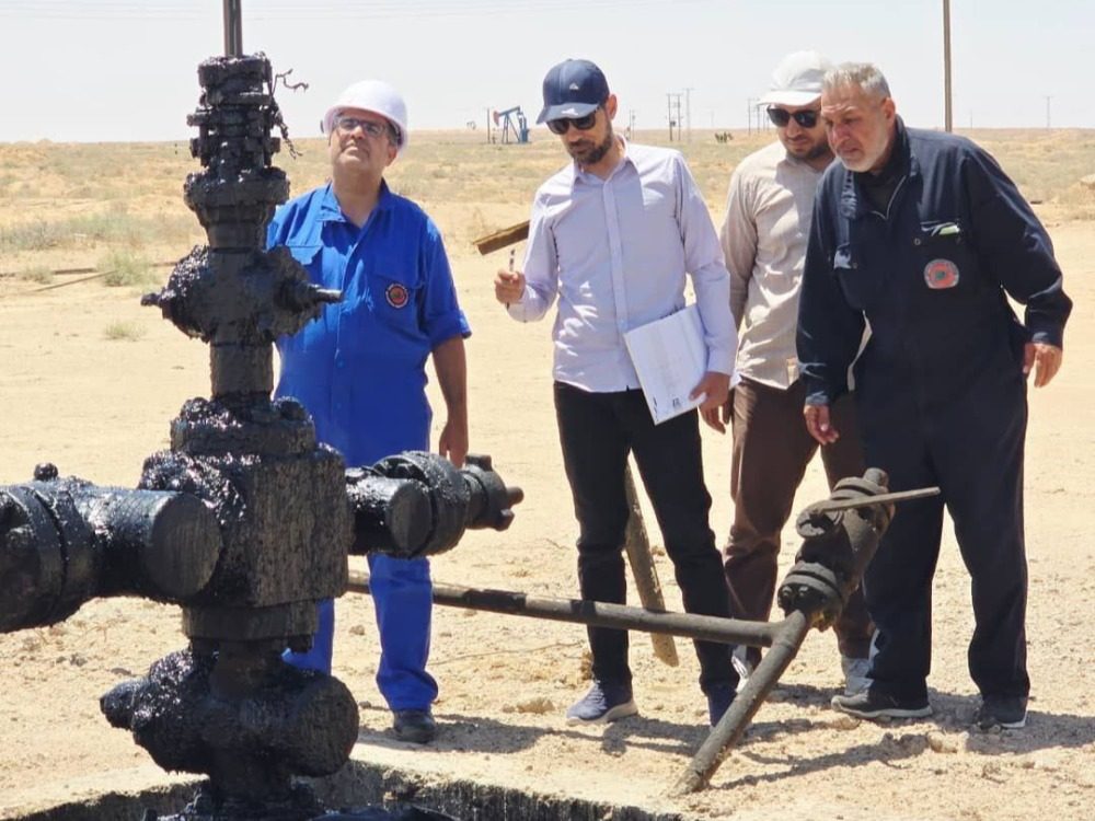 Inspect the oil wells