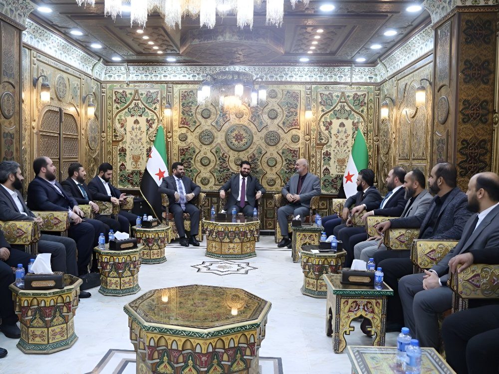 وزير الداخلية ورئيس جهاز الاستخبارات يبحثان الواقع الأمني بدير الزور