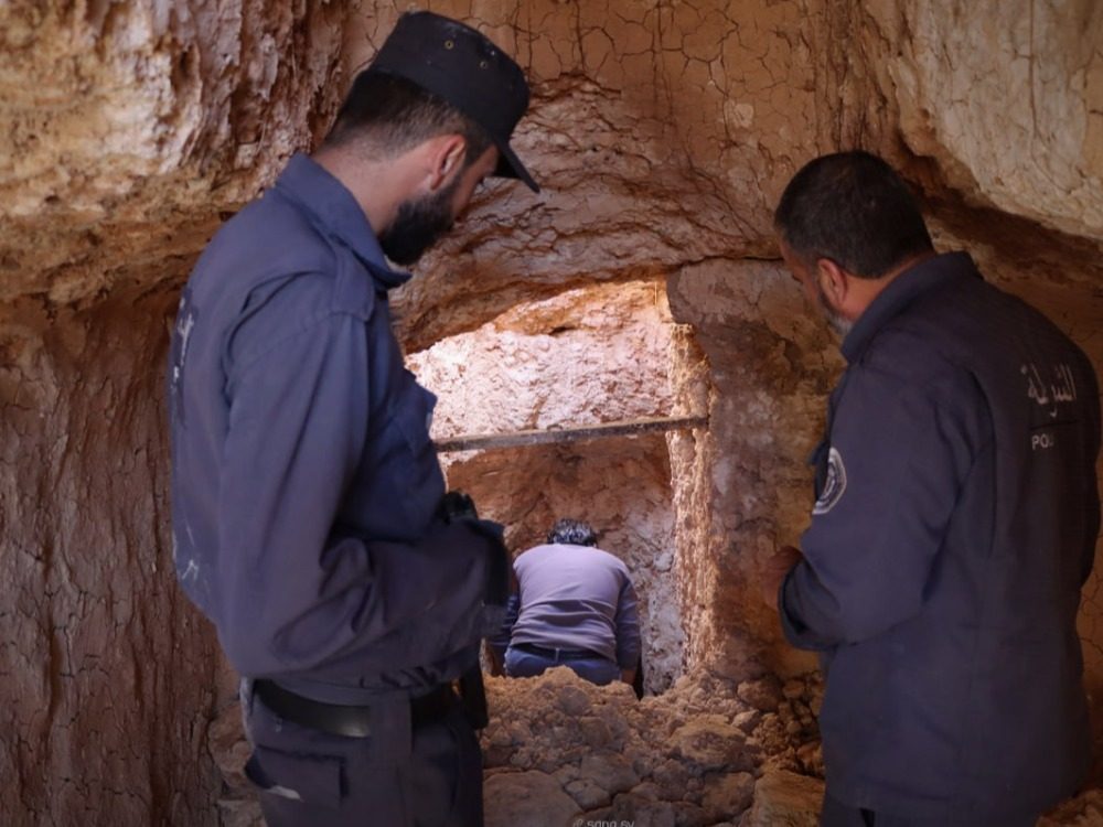 Internal Security Forces discover a secret underground prison in the Homs countryside. الأمن الداخلي يعثر على سجن سري تحت الأرض بريف حمص