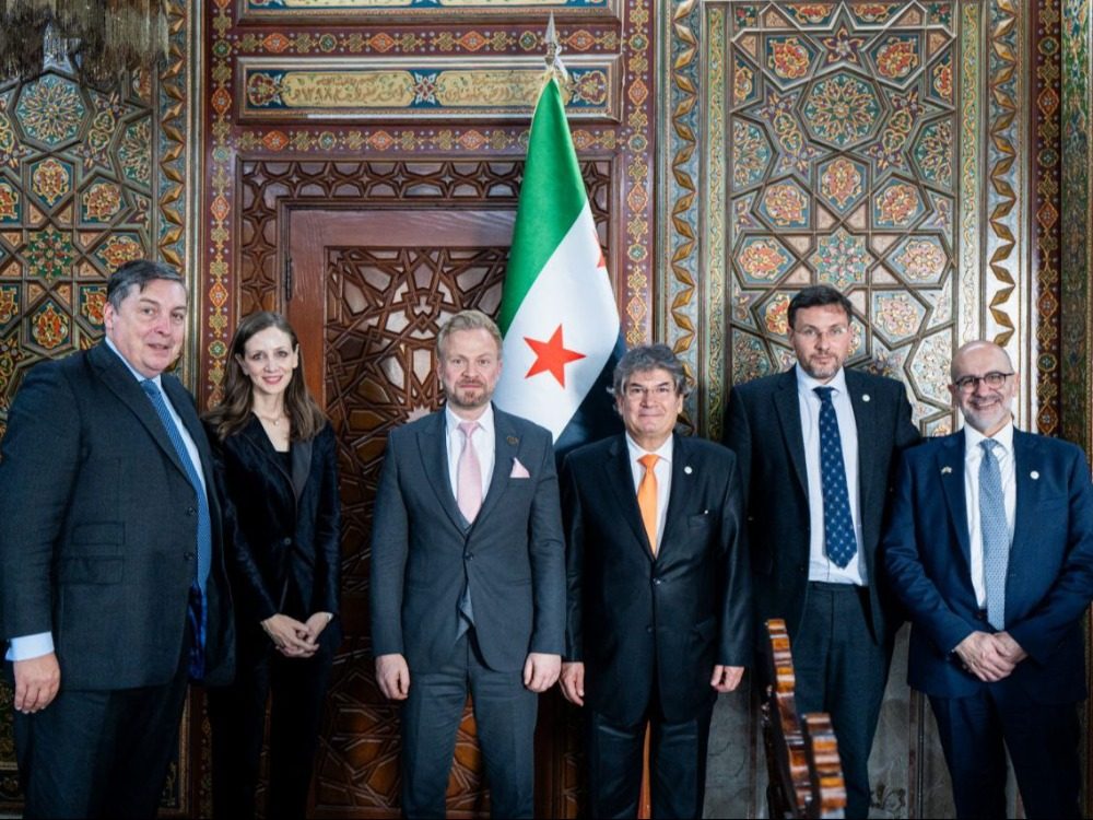 هيئة الاستثمار تستقبل وفداً بريطانياً لتفعيل التعاون الاقتصادي المشترك