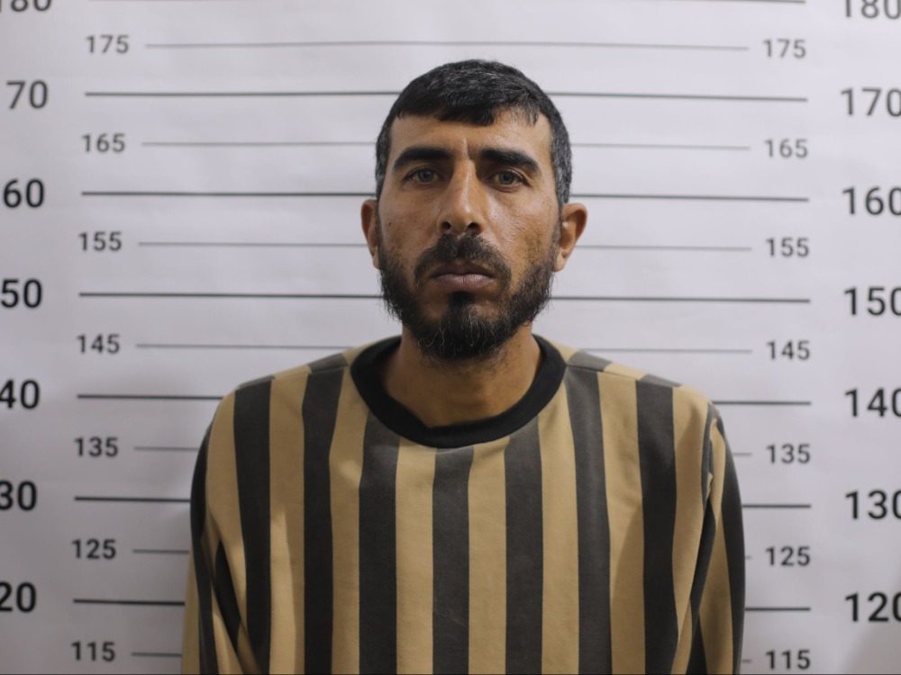 الأمن الداخلي يقبض على مطلوب متورط بارتكاب جرائم بحق المدنيين بدير الزور