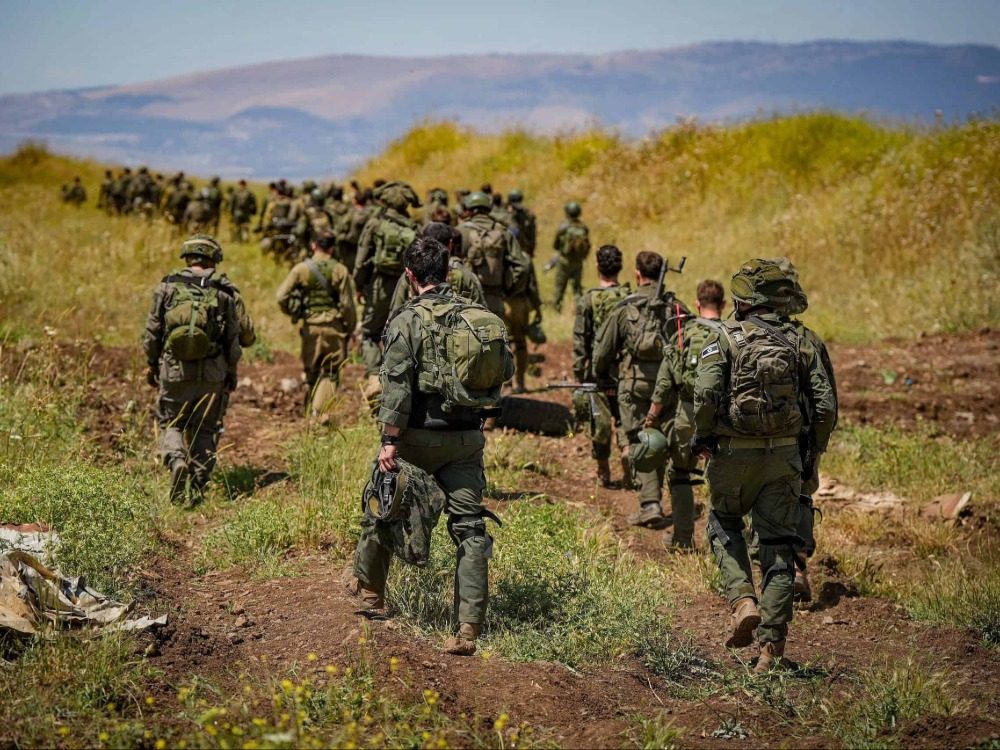 قوات الاحتلال الإسرائيلي تعتقل شاباً أثناء توغلها في قرية العارضة بريف درعا