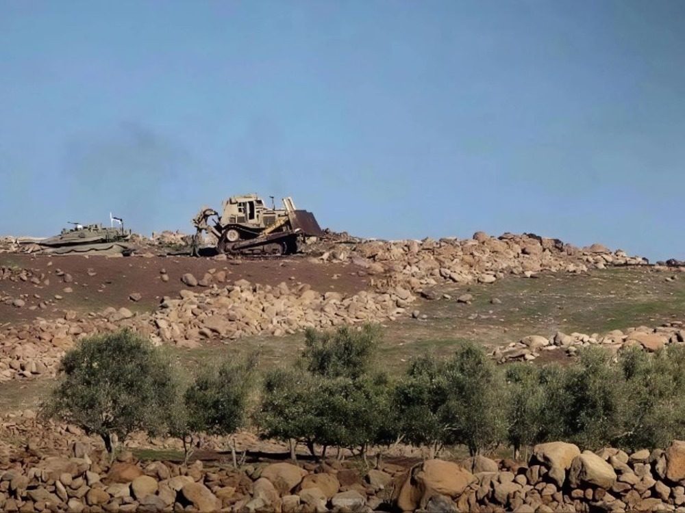 الاحتلال الإسرائيلي يجدد اعتداءاته ويستهدف بقذائف الهاون ريف القنيطرة