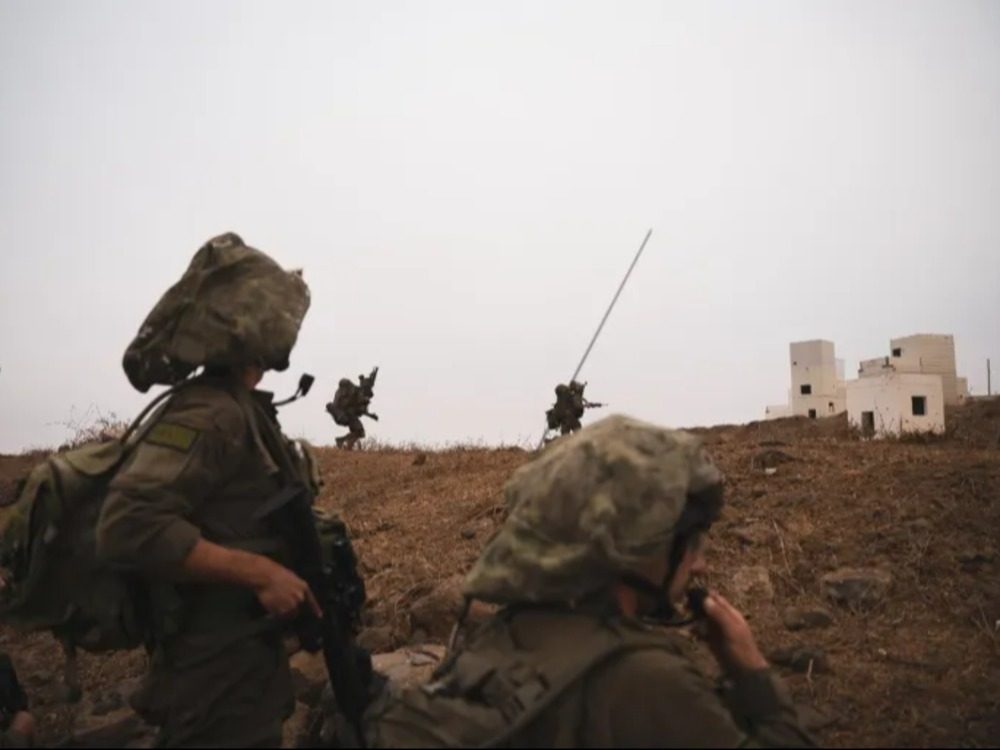 الاحتلال الإسرائيلي يتوغل في ريف القنيطرة الجنوبي تحت غطاء جوي