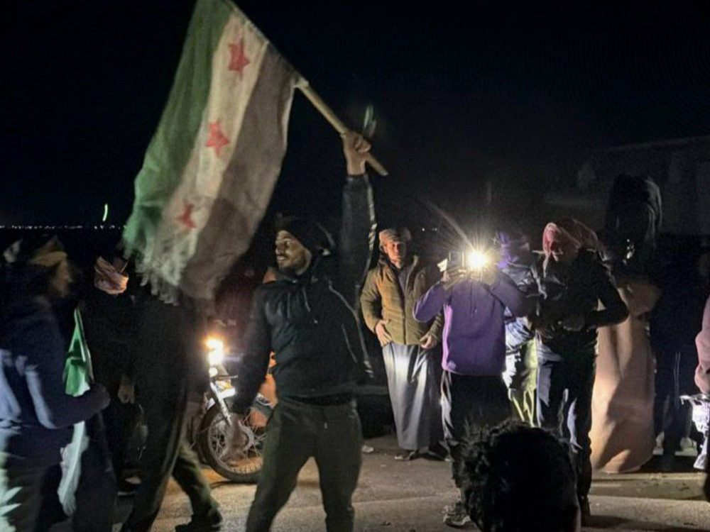 احتفالات عارمة بدخول قوات الجيش إلى ريف الرقة