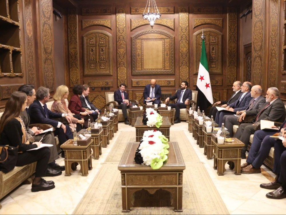 وزير الداخلية يبحث مع وفد نمساوي رفيع ملفات الهجرة واللجوء