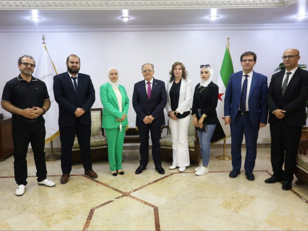 دعا وزير التعليم العالي والبحث العلمي مروان الحلبي، خلال لقائه مستشارة وزير الخارجية والمغتربين لشؤون التعاون الدولي ربى محيسن، إلى إنشاء إدارة تشاركية مع وزارة الخارجية لتحديد احتياجات وزارة التعليم العالي بدقة ولتوحيد الجهود وتفعيل الأولويات الوطنية.