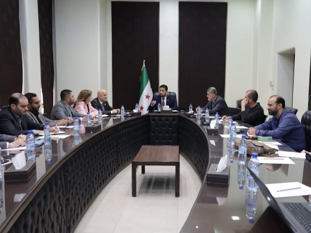 وزارة الصحة تبحث تعديل الرواتب والأجور للعاملين في القطاع الصحي