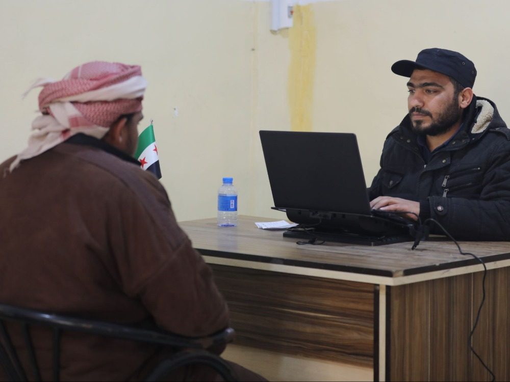 وزارة الداخلية تباشر استقبال عناصر قسد الراغبين في تسوية أوضاعهم في دير الزور