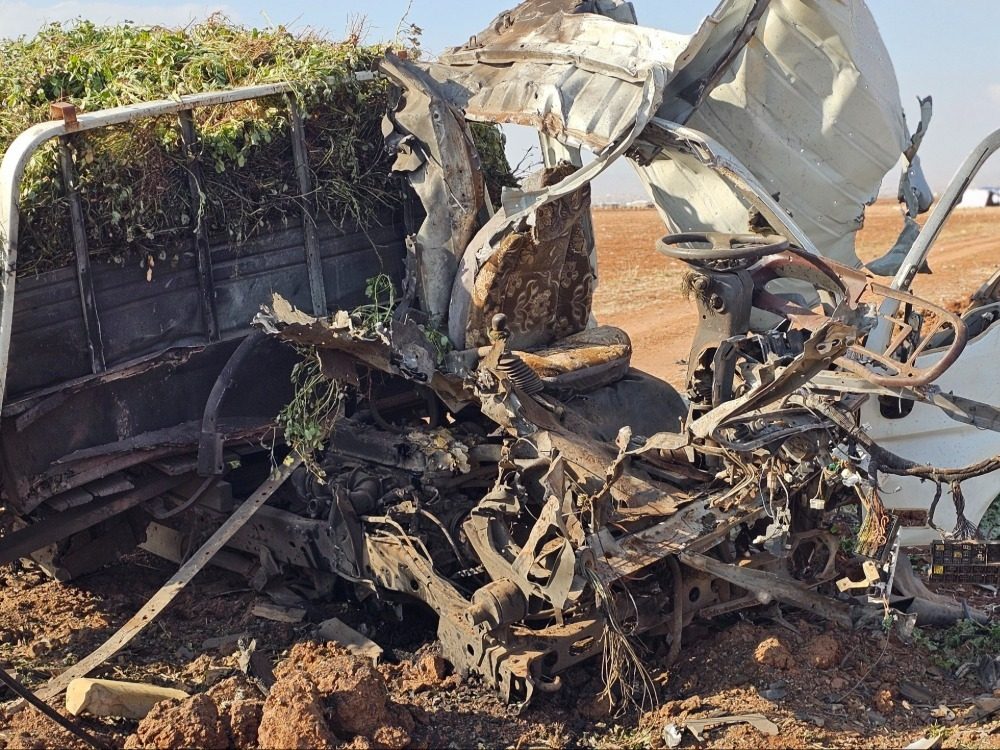 Nine civilians were injured when a landmine left behind by the former regime exploded in the Hama countryside. (2) إصابة 9 مدنيين بانفجار لغم من مخلفات النظام البائد بريف حماة