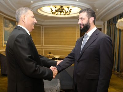 الرئيس الشرع يلتقي رياض حجاب في الدوحة