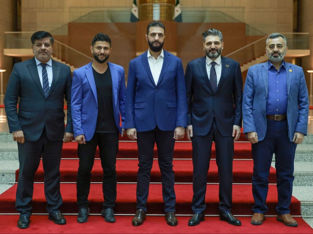 الرئيس الشرع يناقش مع وزير الثقافة الترتيبات الخاصة بالنشيد الوطني لسوريا