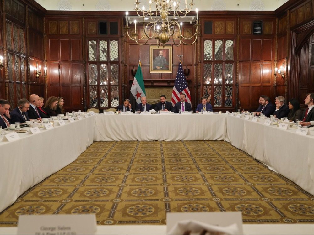 الرئيس الشرع يشارك في مأدبة عشاء مع أعضاء غرفة التجارة الأمريكية في واشنطن