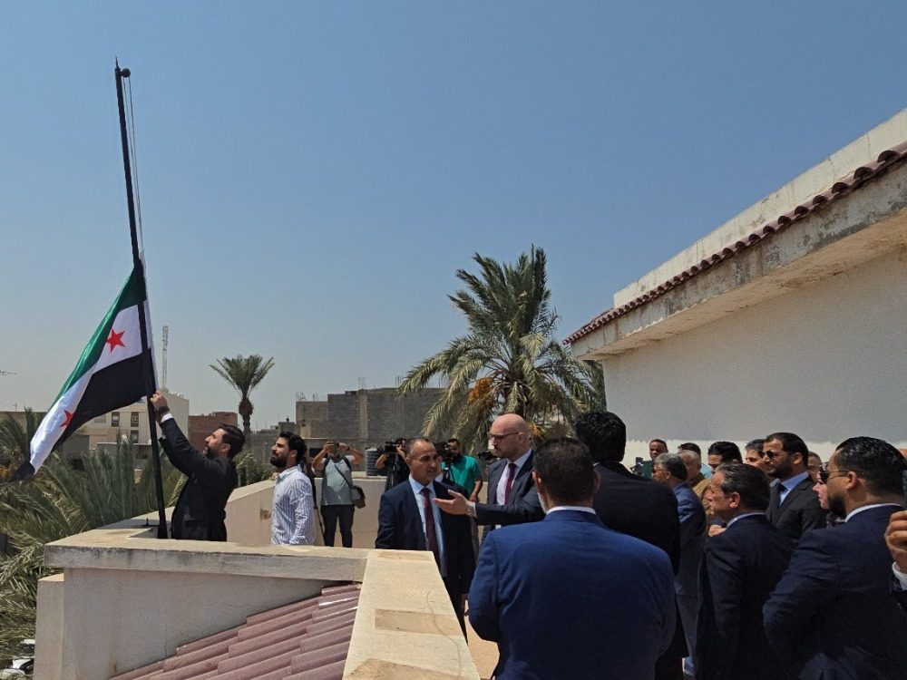 Raising the Syrian flag at the Libyan embassy