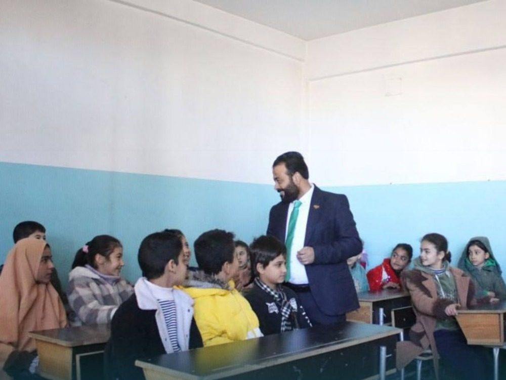 الرقة.. مدير التربية يجري جولة تفقدية لبحث الواقع الخدمي في مدارس المحافظة