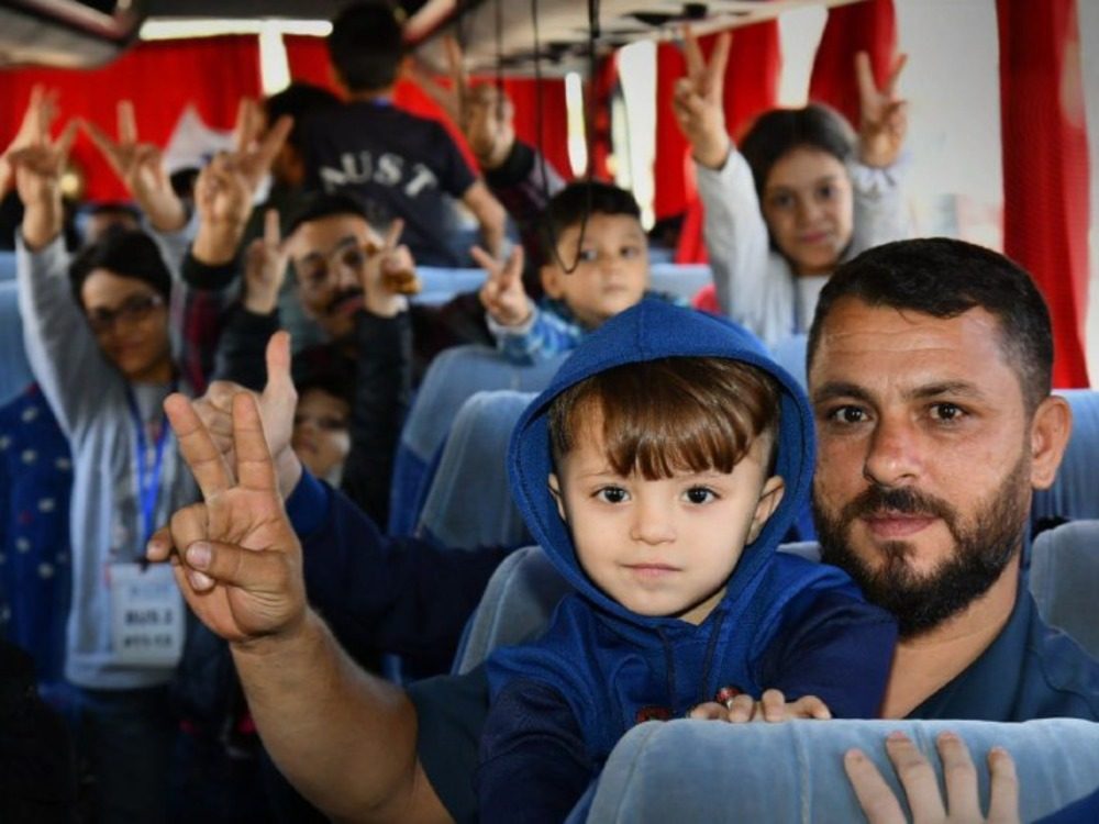 تضم نحو 400 شخص.. دفعة جديدة من اللاجئين السوريين في لبنان تعود إلى الوطن