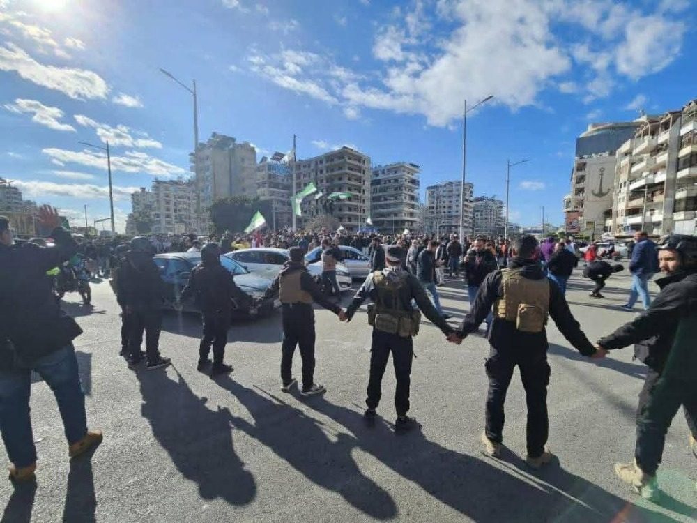 وجهاء الطائفة العلوية في الساحل: نرفض دعوات التقسيم وإثارة الفتن وندعو لوحدة الصف