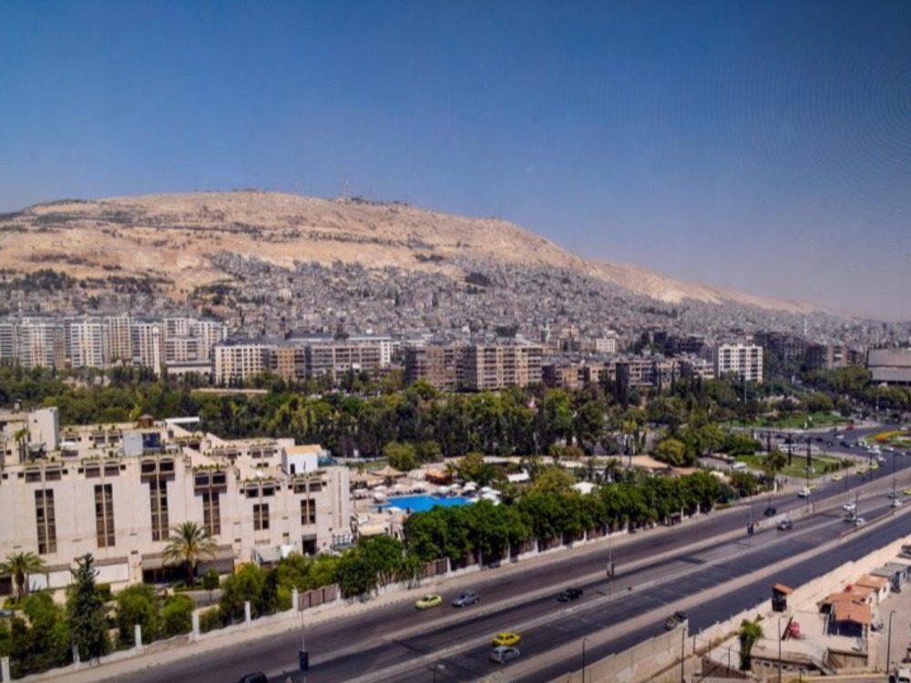 أجواء مستقرة وغائمة جزئياً ودرجات الحرارة أعلى من معدلاتها السنوية