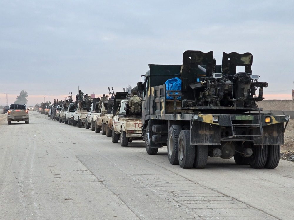 الجيش يؤكد سيطرته على دير حافر ومسكنة ويتقدم نحو الطبقة