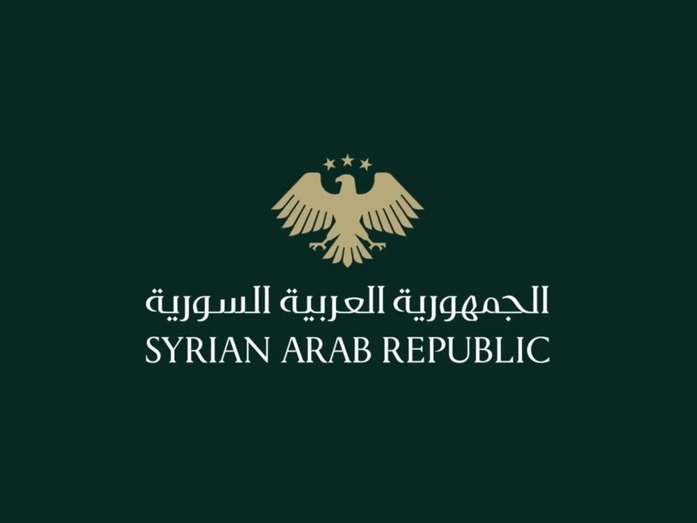 اعتبر مصدر مسؤول في الحكومة السورية أن المؤتمر الذي عقدته قسد أمس، الجمعة 8 آب، يعد خرقاً واضحاً لاتفاق 10 آذار ولا يمثل إطاراً وطنياً جامعاً، مؤكداً أن المؤتمر شكّل ضربة لجهود التفاوض الجارية، ولذلك لن تشارك الحكومة في أي اجتماعات مقررة في العاصمة الفرنسية باريس، وتدعو إلى نقل المفاوضات للعاصمة دمشق.