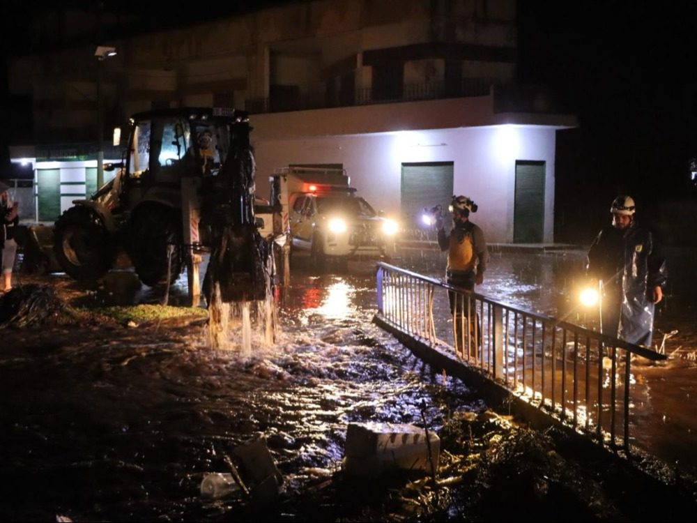 الدفاع المدني ينفذ 129 استجابة ميدانية للمنخفض الجوي خلال يوم واحد