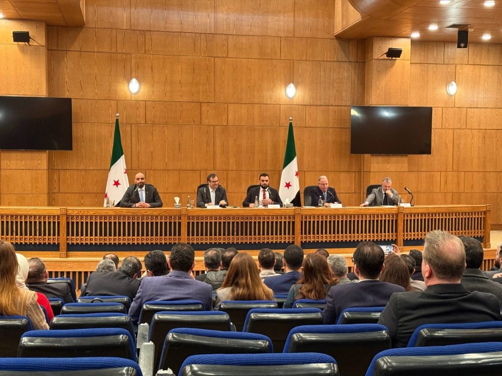 اجتماع بين وفدي الحكومة والبنك الدولي لمناقشة تمويل المشاريع الاستراتيجية