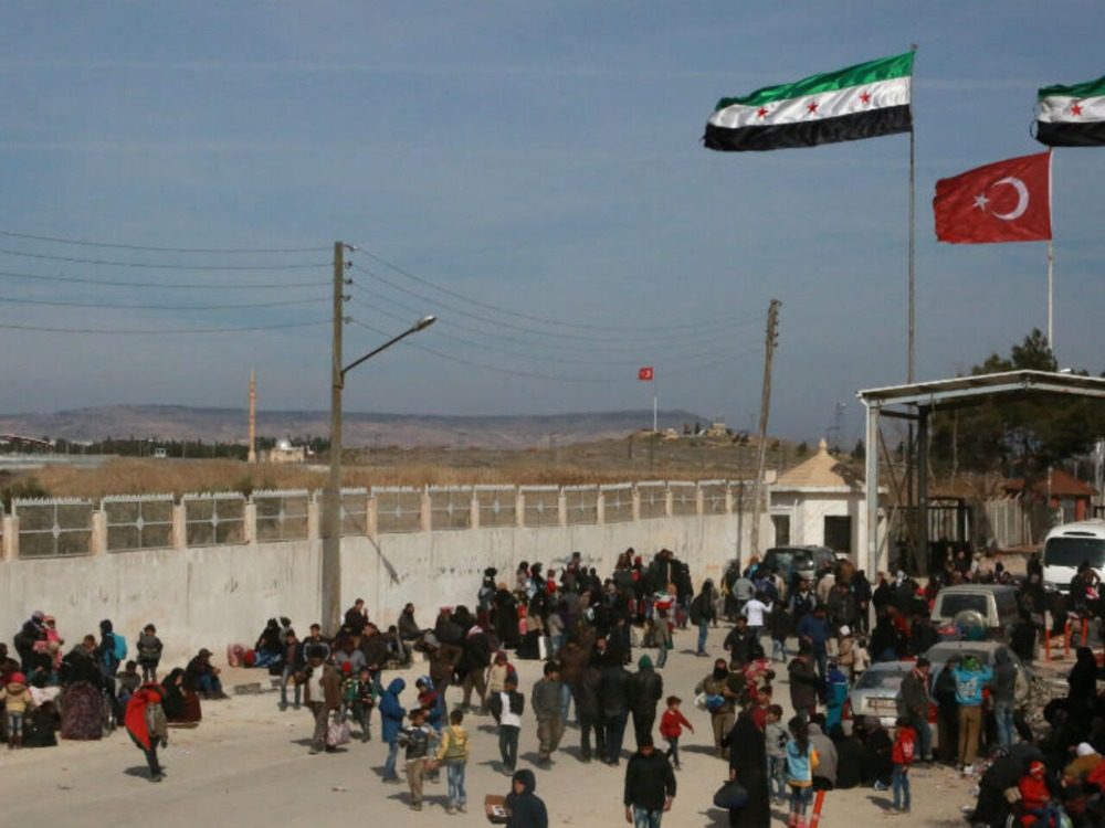 هيئة المنافذ: قرار السماح للسوريين من حاملي الجنسية المزدوجة بدخول تركيا بسيارات تحمل لوحاتٍ سورية لم يدخل حيّز التنفيذ بعد