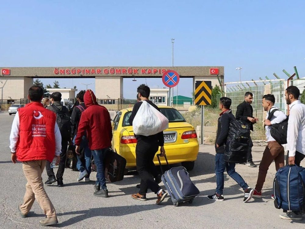 وزير الداخلية التركي: أكثر من نصف مليون سوري عادوا إلى بلادهم طوعاً منذ سقوط النظام