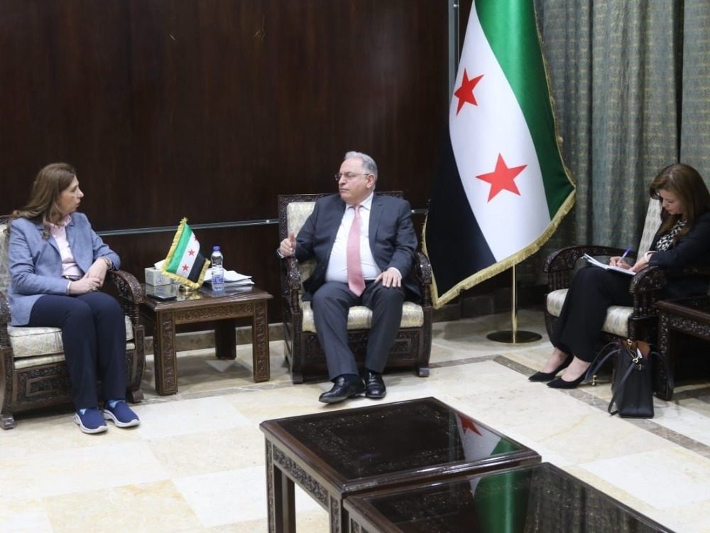The Minister of Finance with a UN official
