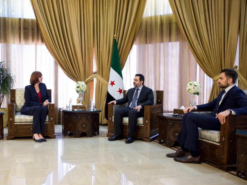 بحثا سبل التواصل بين البلدين.. الشيباني يلتقي سفيرة كندا لدى لبنان في دمشق