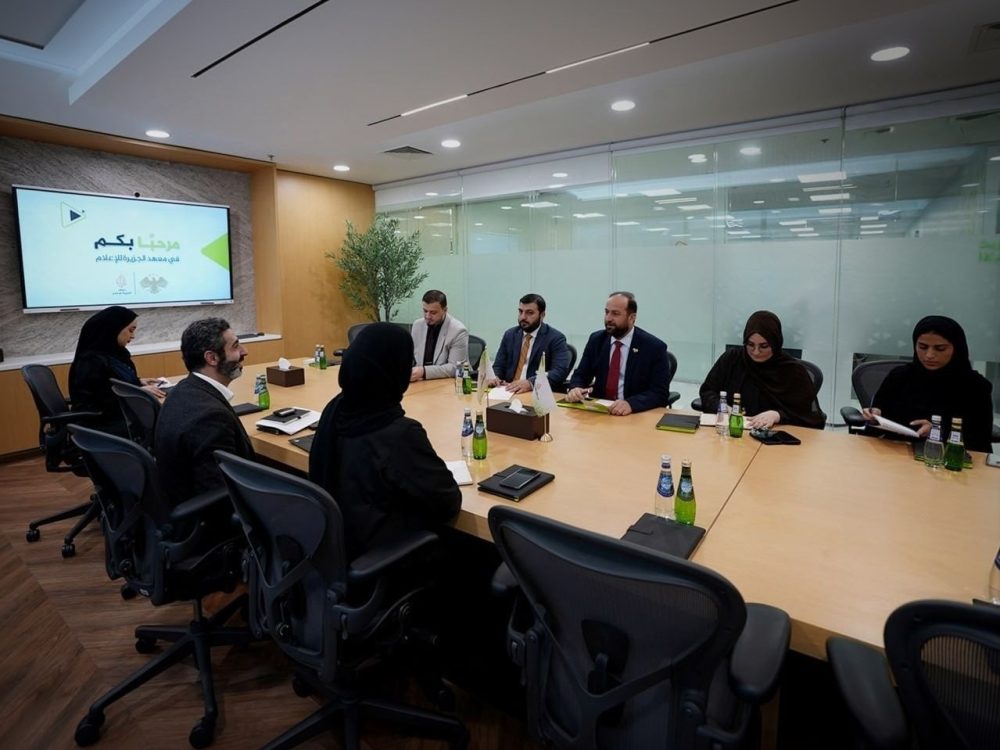 The Minister of Information visits the headquarters of Al Jazeera Network and discusses media cooperation with its director. وزير الإعلام يزور مقر شبكة الجزيرة ويبحث مع مديرها سبل التعاون الإعلامي