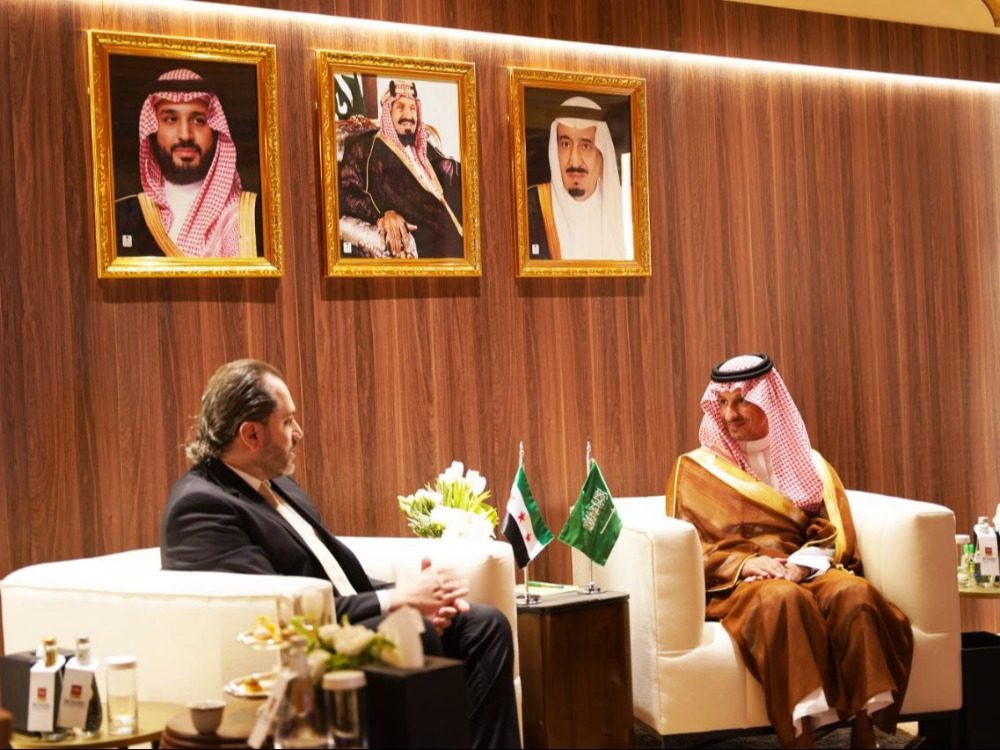 وزير السياحة يلتقي نظيريه الأردني والسعودي لبحث التعاون السياحي وتبادل الخبرات