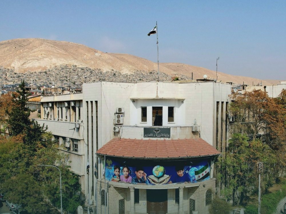 وزارة التربية تشكل لجنة لمتابعة عودة المعلمين السوريين من تركيا