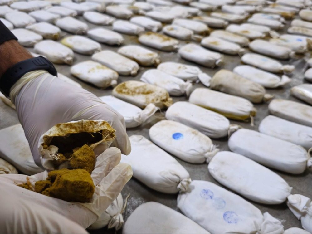 وزارة الداخلية تضبط كمية كبيرة من المخدرات بالتعاون مع العراق