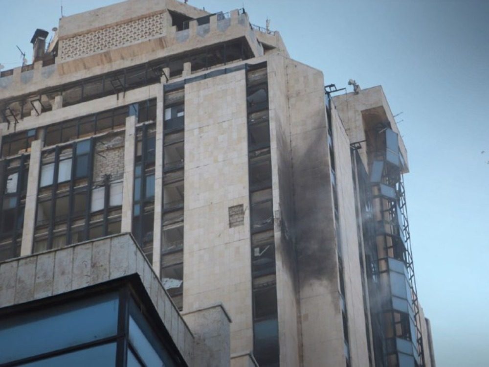 وزير الإدارة المحلية: قصف قسد لمبنى القصر البلدي في حلب تكرار لأساليب النظام البائد