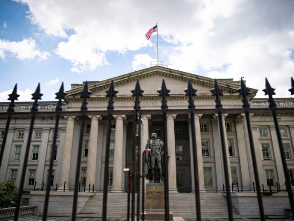 الخزانة الأمريكية ترفع اسم الرئيس الشرع ووزير الداخلية من قائمة العقوبات