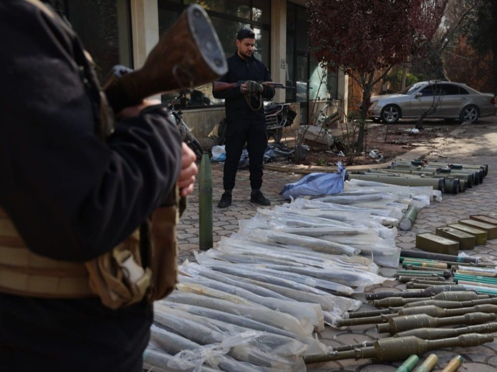 حمص.. إحباط محاولة تهريب شحنة أسلحة إلى داخل الأراضي اللبنانية عبر منطقة البريج