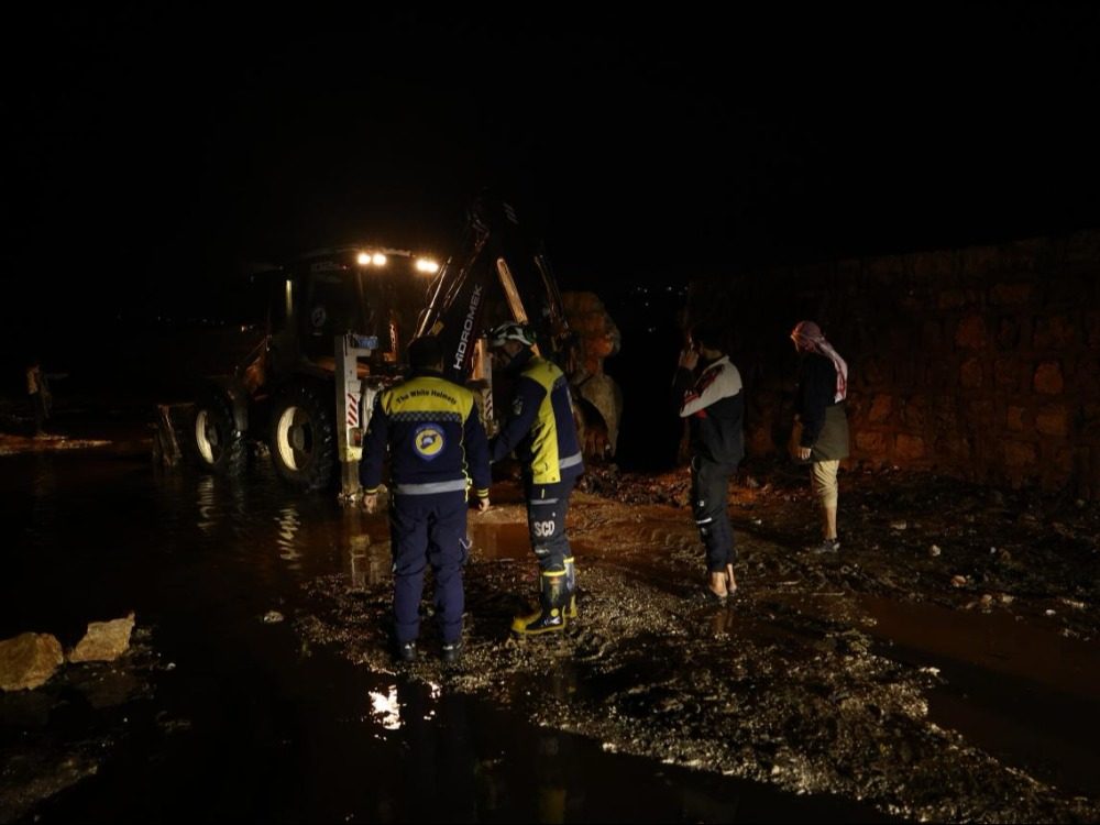 الدفاع المدني يستجيب لأكثر من 220 حالة خلال المنخفض الجوي