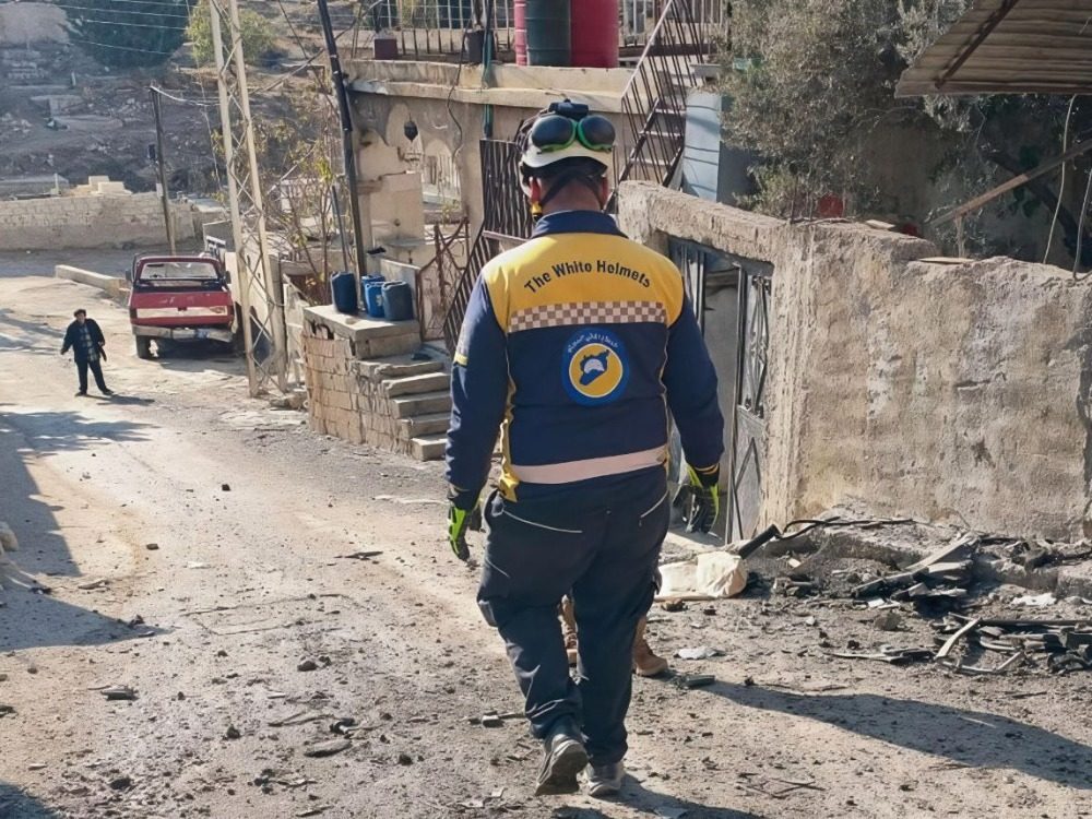 فرق الدفاع المدني تتمكن من الدخول إلى بيت جن